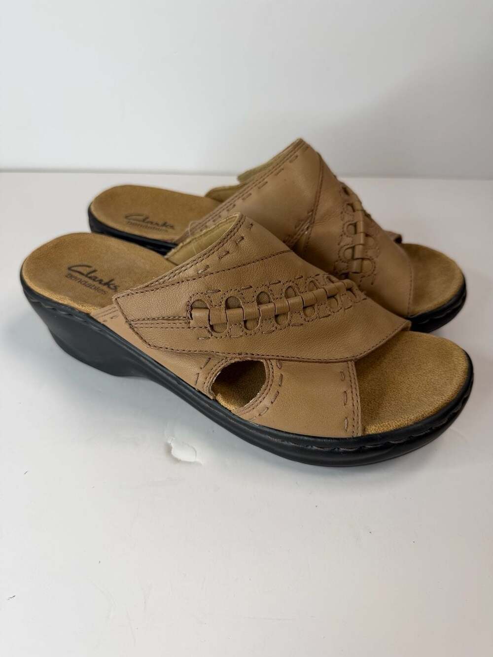 Clarks Bendables Slide Sandals Size 8W Tan Leather
